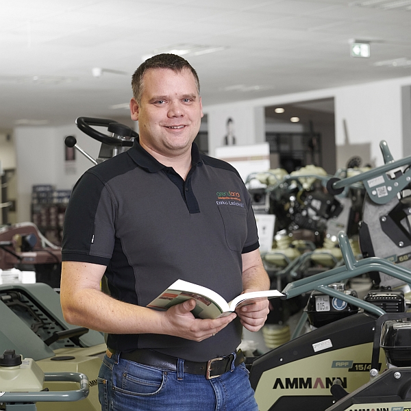 Portrait Mitarbeiter Grenzland Baugeräte Portrait Mitarbeiter Grenzland Baugeräte